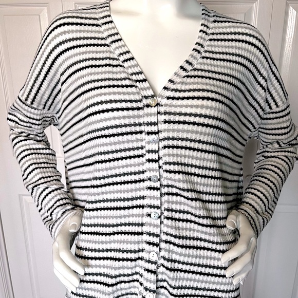 ***💲BOGO💲*** Buckle Daytrip striped waffle Top size Large - Picture 3 of 5
